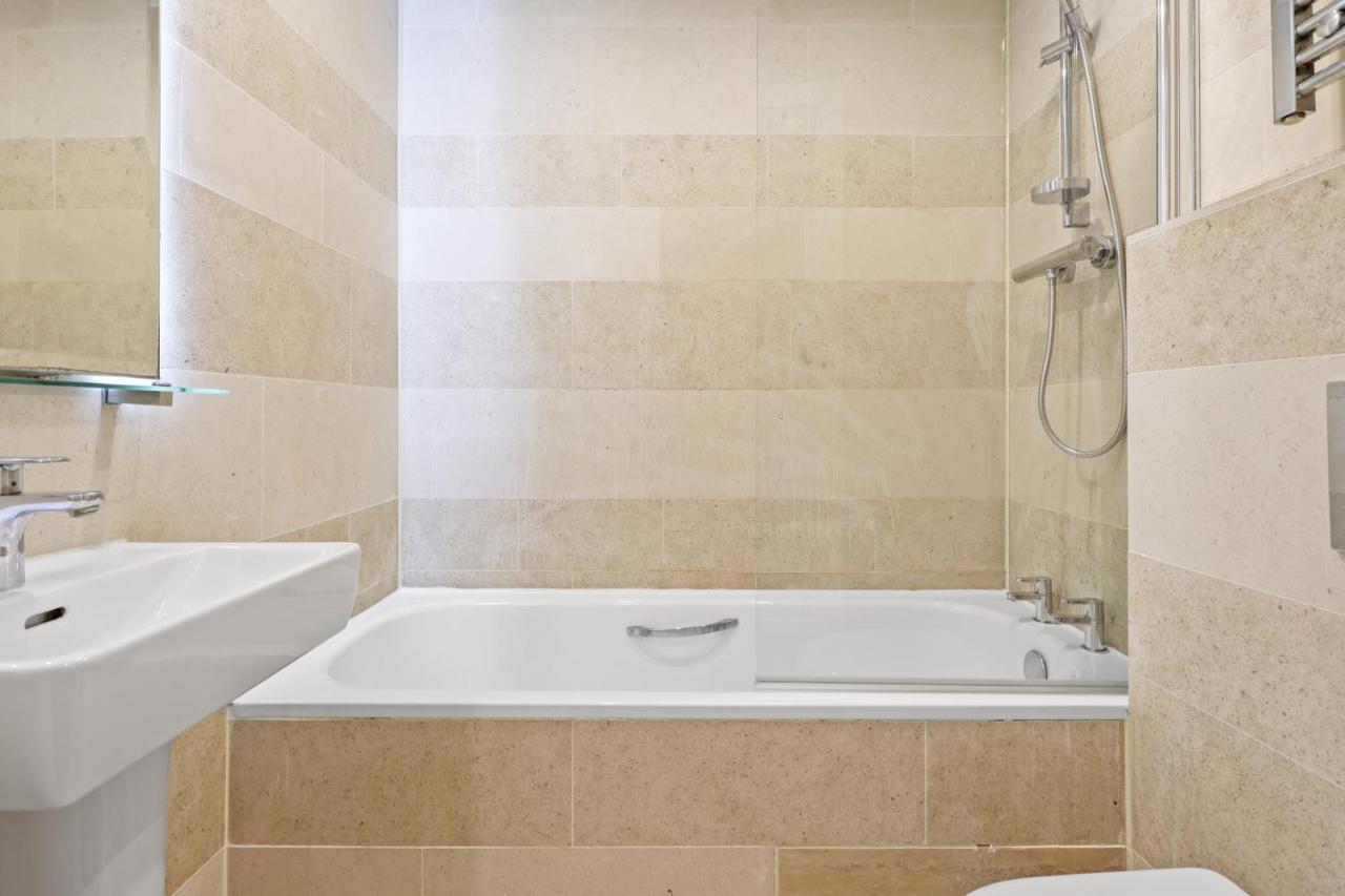 Spacious 1 Bedroom Flat Londen Buitenkant foto